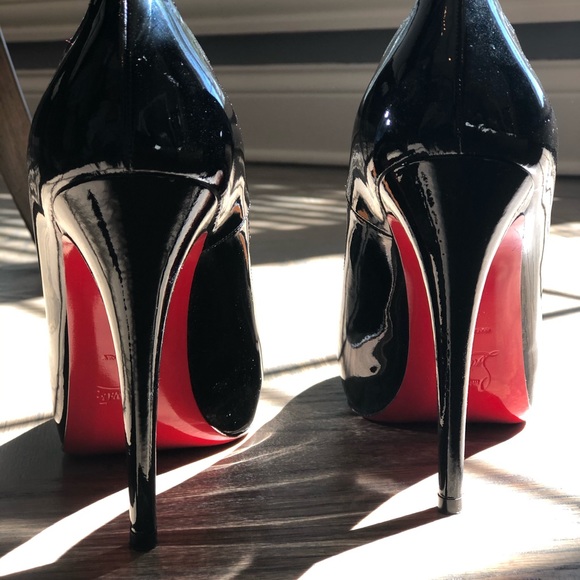 Christian Louboutin’s. Size 39 - Picture 3 of 10